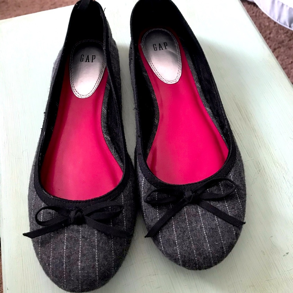 Gap gray pinstripe ballet flats
